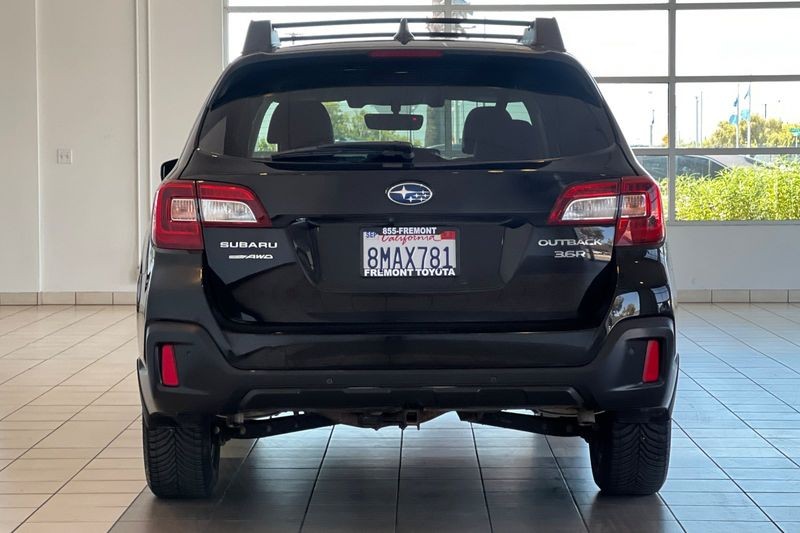 Subaru Outback Vehicle Full-screen Gallery Image 05