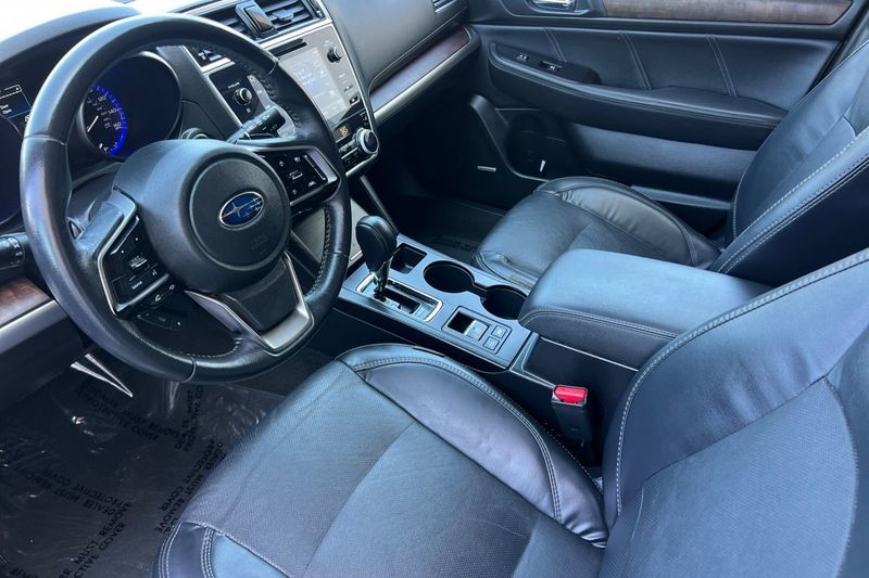 Subaru Outback Vehicle Full-screen Gallery Image 10