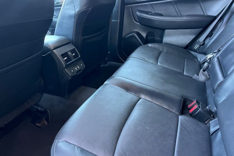 Subaru Outback Vehicle Full-screen Gallery Image 12