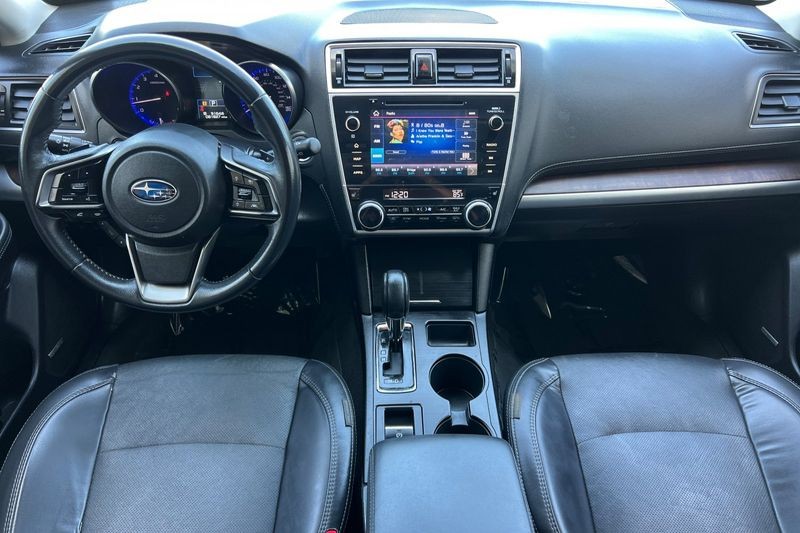 Subaru Outback Vehicle Full-screen Gallery Image 13