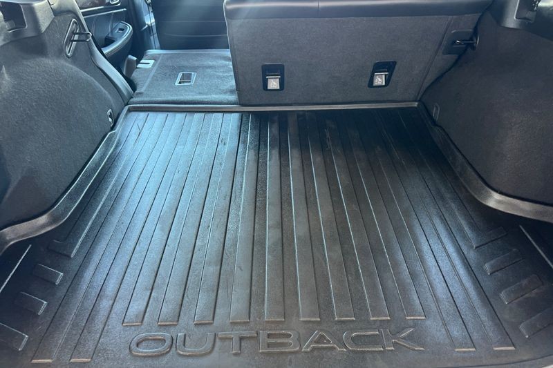 Subaru Outback Vehicle Full-screen Gallery Image 15