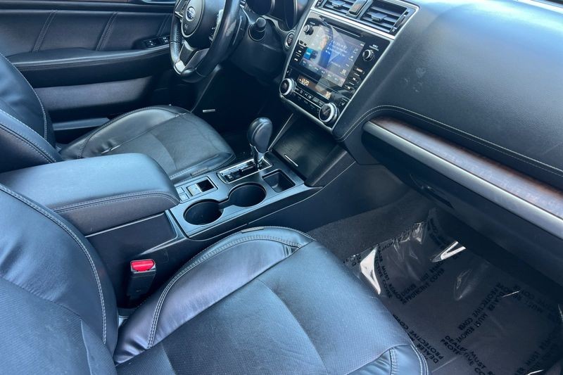 Subaru Outback Vehicle Full-screen Gallery Image 16