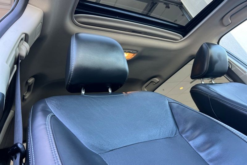 Subaru Outback Vehicle Full-screen Gallery Image 17