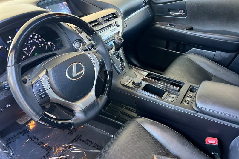 Lexus RX 350 Vehicle Full-screen Gallery Image 10