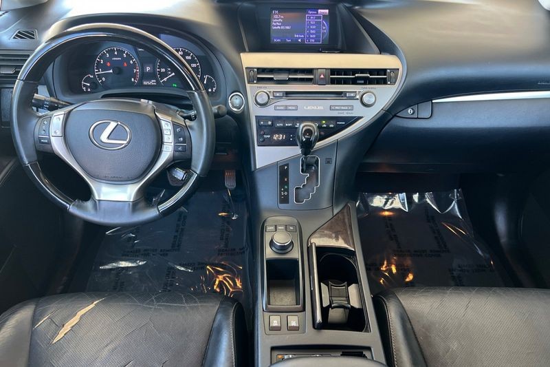 Lexus RX 350 Vehicle Full-screen Gallery Image 13