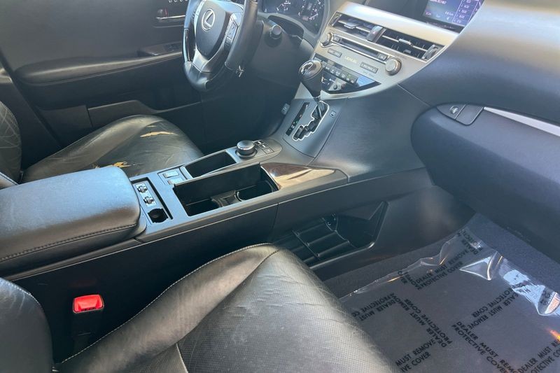 Lexus RX 350 Vehicle Full-screen Gallery Image 16