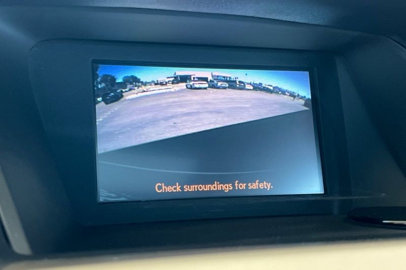 Lexus RX 350 Vehicle Full-screen Gallery Image 19