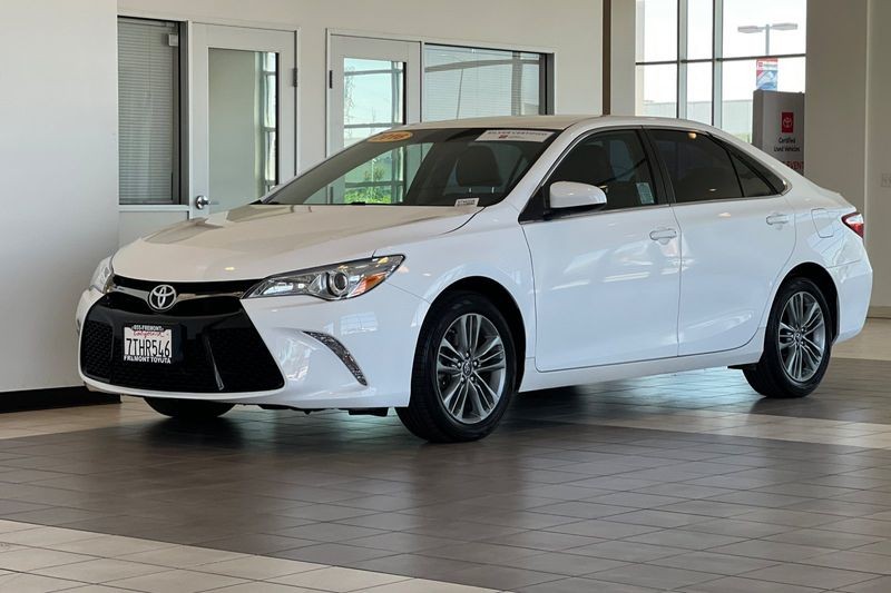 Toyota Camry Vehicle Full-screen Gallery Image 08