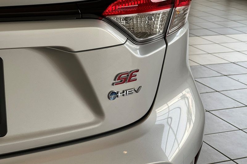 Toyota Corolla Hybrid Vehicle Full-screen Gallery Image 07
