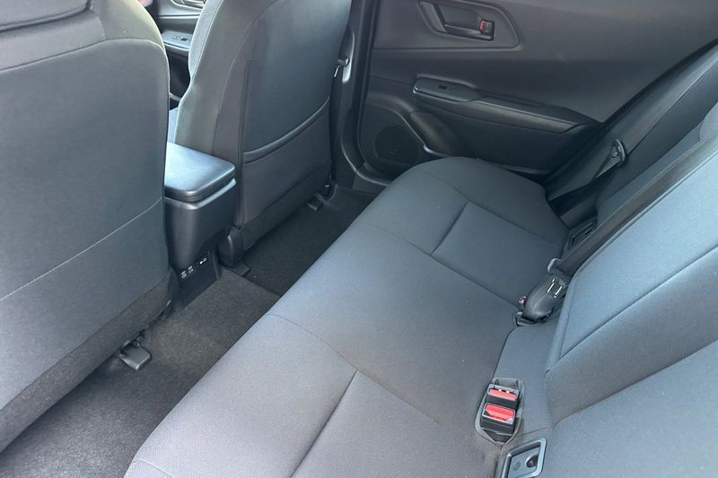 Toyota Prius Prime Vehicle Full-screen Gallery Image 12