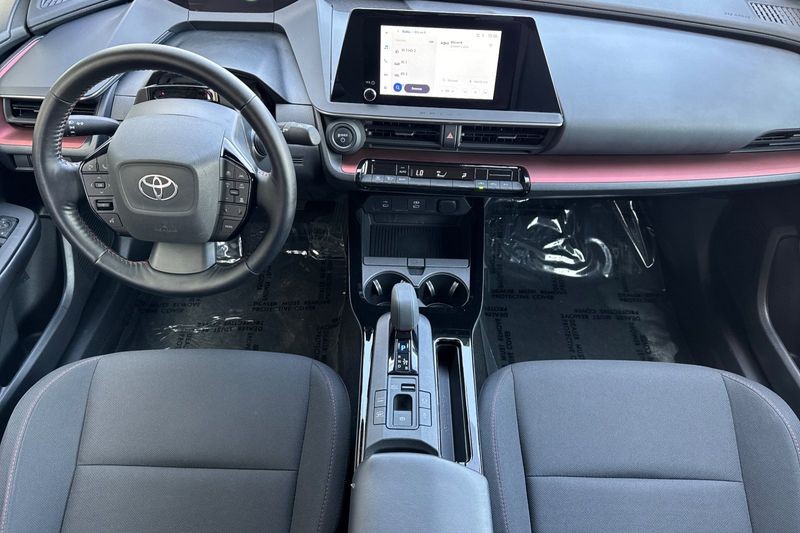Toyota Prius Prime Vehicle Full-screen Gallery Image 13