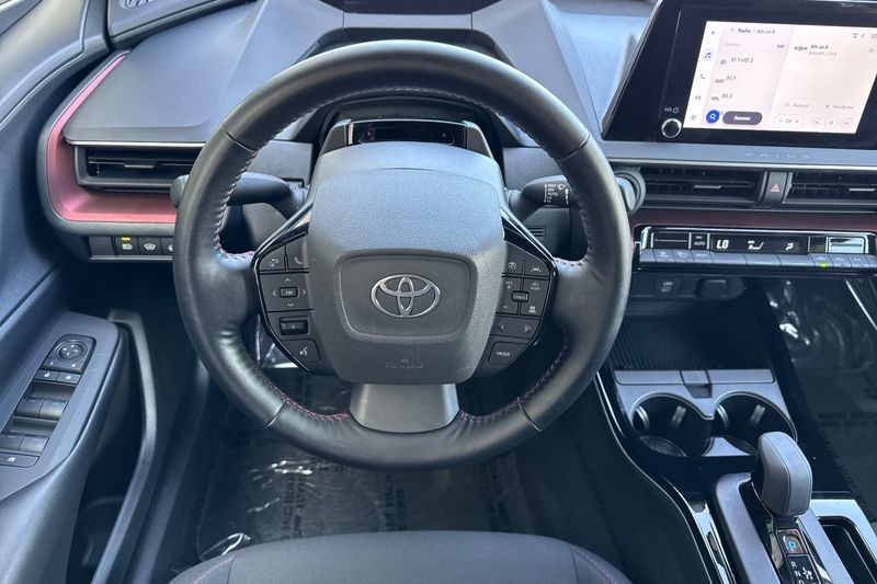 Toyota Prius Prime Vehicle Full-screen Gallery Image 14