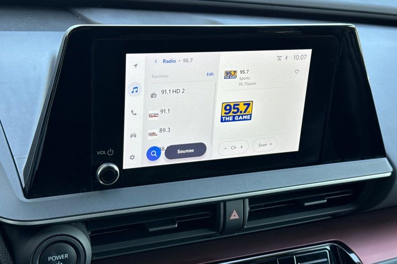 Toyota Prius Prime Vehicle Full-screen Gallery Image 17