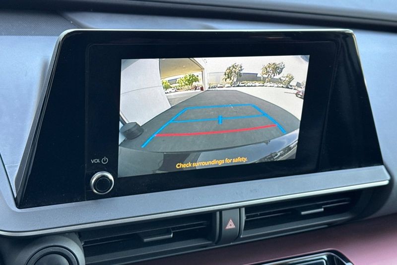 Toyota Prius Prime Vehicle Full-screen Gallery Image 18