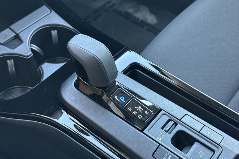 Toyota Prius Prime Vehicle Full-screen Gallery Image 20