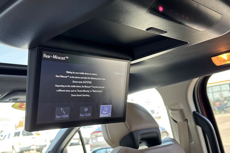 Toyota Sienna Vehicle Full-screen Gallery Image 16