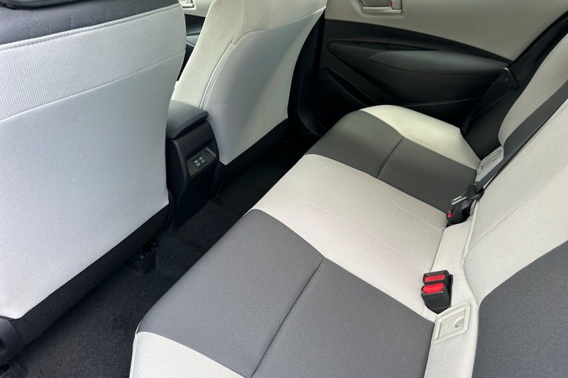 Toyota Corolla Hybrid Vehicle Full-screen Gallery Image 10