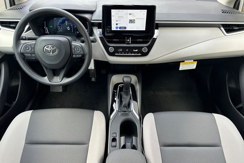 Toyota Corolla Hybrid Vehicle Full-screen Gallery Image 11
