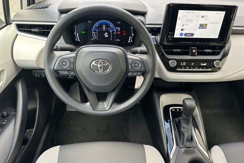 Toyota Corolla Hybrid Vehicle Full-screen Gallery Image 12