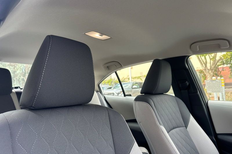 Toyota Corolla Hybrid Vehicle Full-screen Gallery Image 14