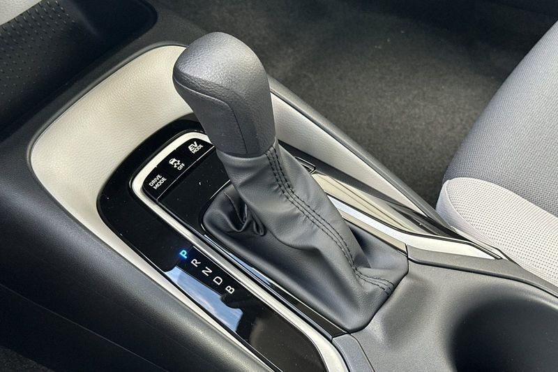Toyota Corolla Hybrid Vehicle Full-screen Gallery Image 18
