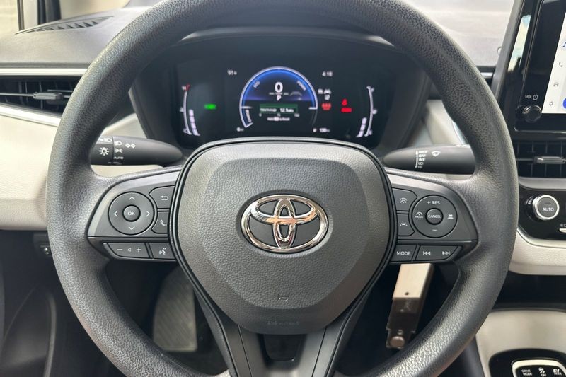 Toyota Corolla Hybrid Vehicle Full-screen Gallery Image 19