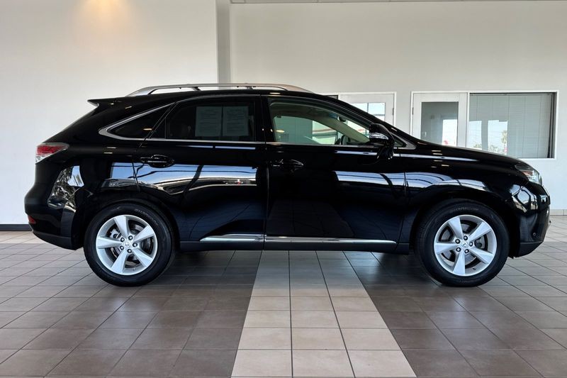 Lexus RX 350 Vehicle Full-screen Gallery Image 03