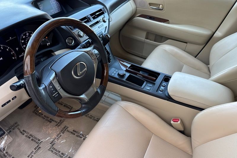 Lexus RX 350 Vehicle Full-screen Gallery Image 10