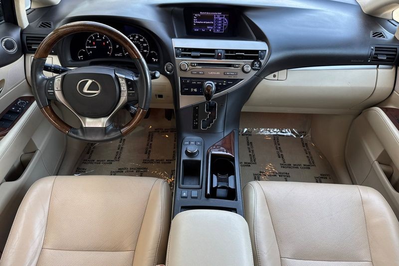 Lexus RX 350 Vehicle Full-screen Gallery Image 13