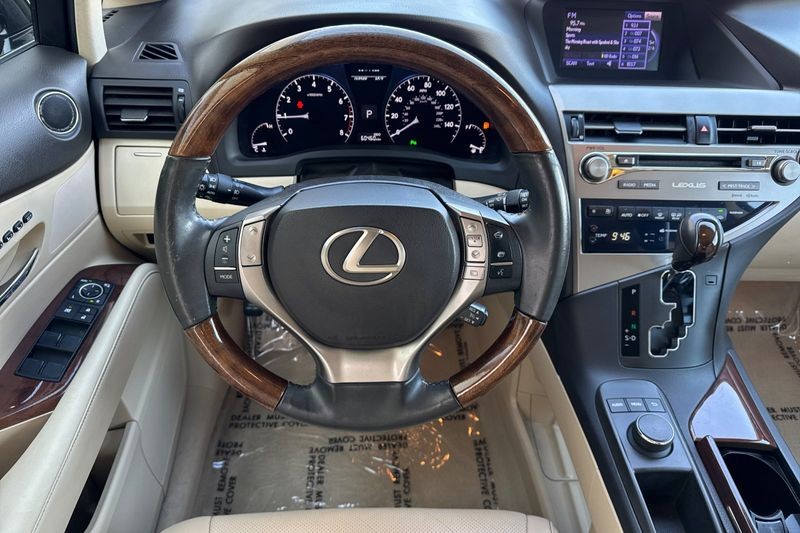 Lexus RX 350 Vehicle Full-screen Gallery Image 14