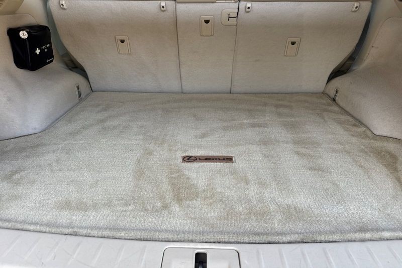 Lexus RX 350 Vehicle Full-screen Gallery Image 15