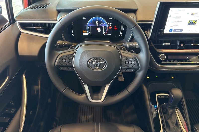 Toyota Corolla Hatchback Vehicle Full-screen Gallery Image 12