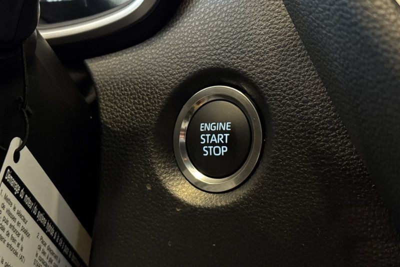 Toyota Corolla Hatchback Vehicle Full-screen Gallery Image 20