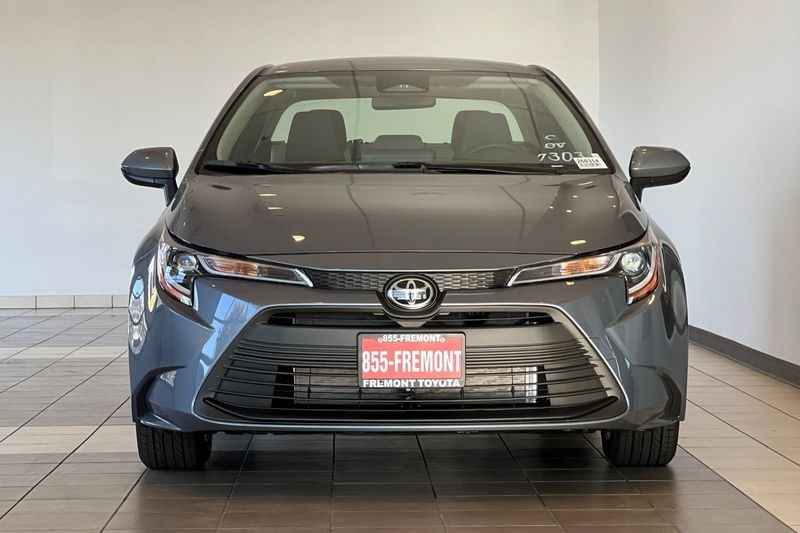 Toyota Corolla Vehicle Full-screen Gallery Image 03
