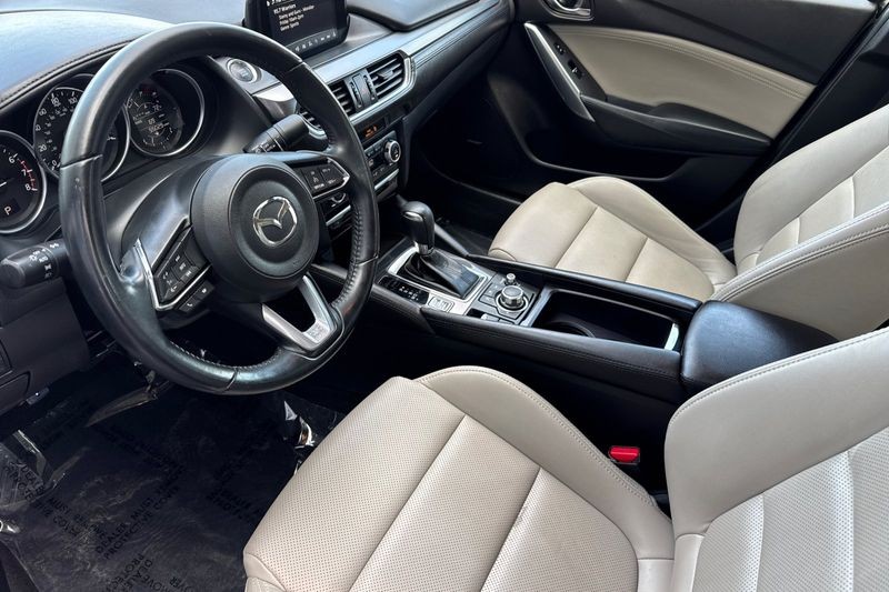 Mazda Mazda6 Vehicle Full-screen Gallery Image 10