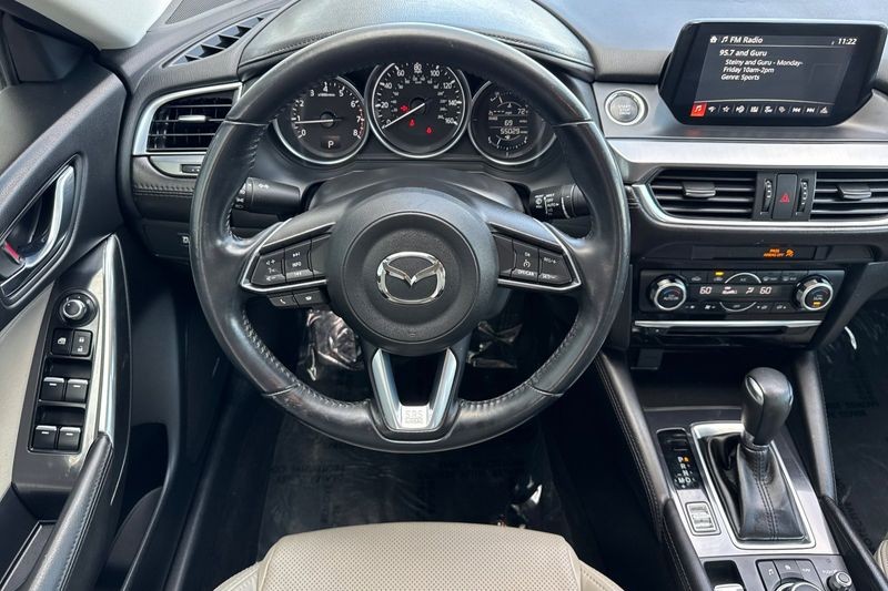 Mazda Mazda6 Vehicle Full-screen Gallery Image 14