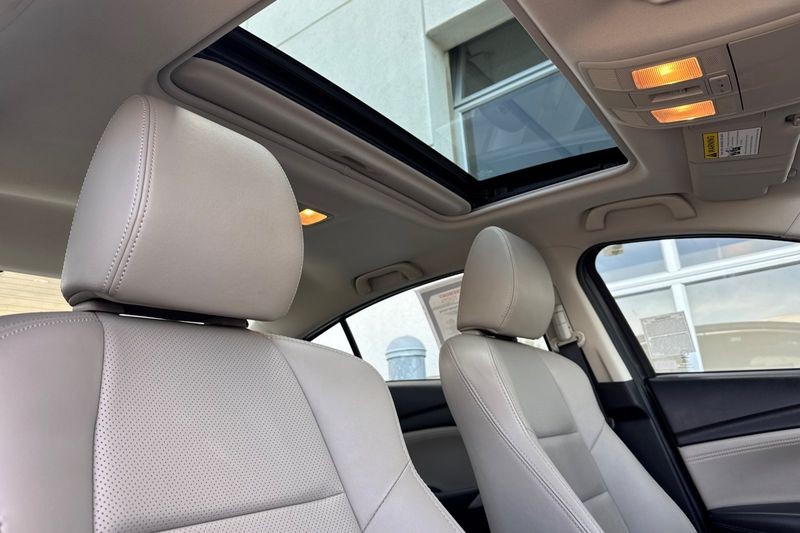 Mazda Mazda6 Vehicle Full-screen Gallery Image 16