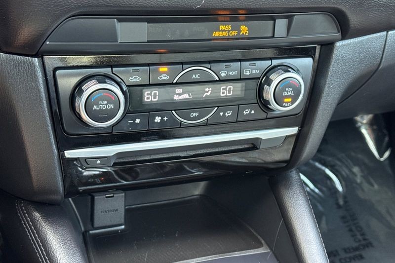 Mazda Mazda6 Vehicle Full-screen Gallery Image 19