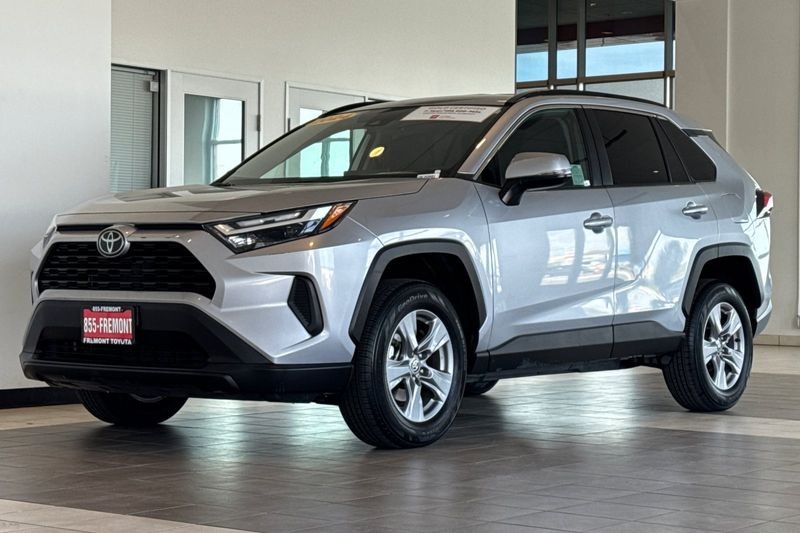 Toyota RAV4 Vehicle Full-screen Gallery Image 08