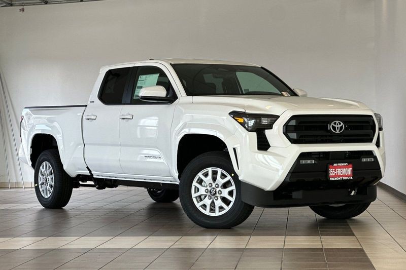 Toyota Tacoma 4WD Vehicle Full-screen Gallery Image 03