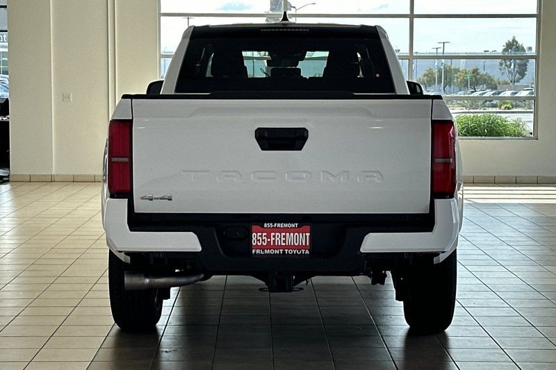 Toyota Tacoma 4WD Vehicle Full-screen Gallery Image 07