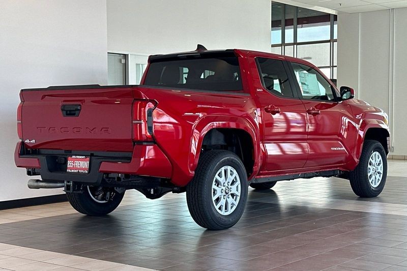 Toyota Tacoma 4WD Vehicle Full-screen Gallery Image 06