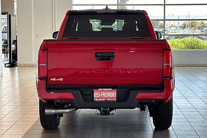 Toyota Tacoma 4WD Vehicle Full-screen Gallery Image 07