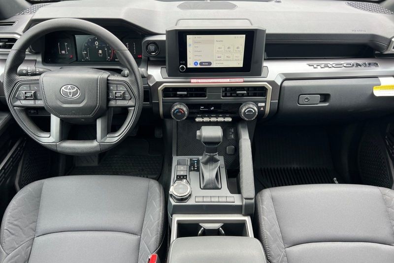 Toyota Tacoma 4WD Vehicle Full-screen Gallery Image 12