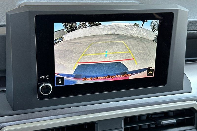 Toyota Tacoma 4WD Vehicle Full-screen Gallery Image 17
