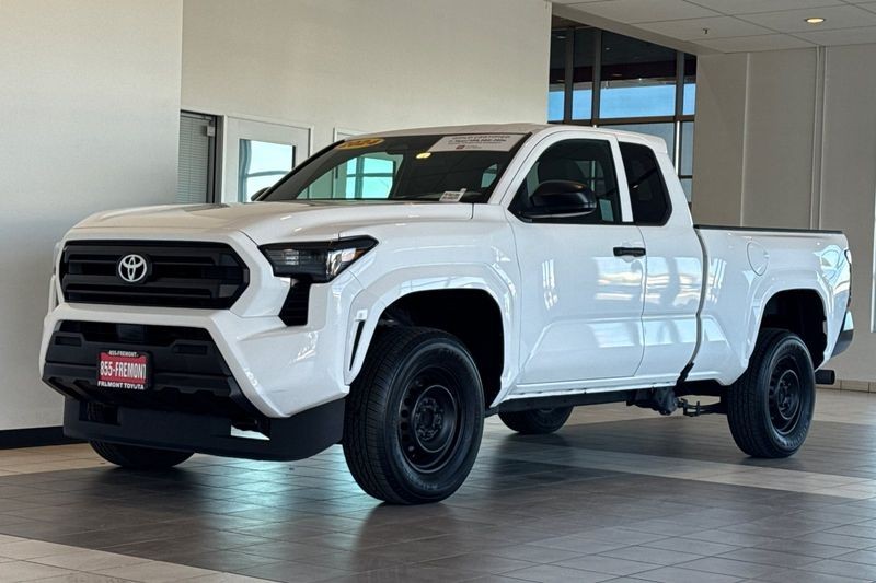 Toyota Tacoma 2WD Vehicle Full-screen Gallery Image 08