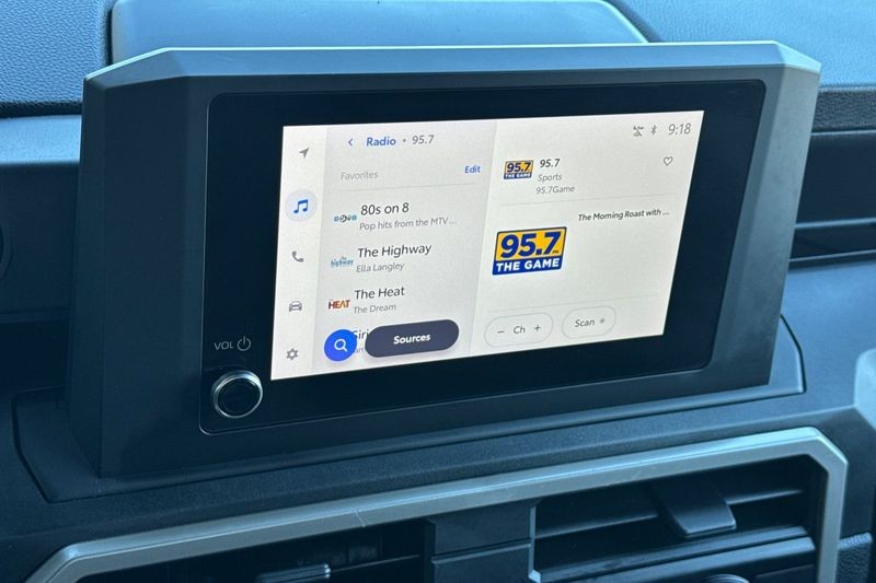 Toyota Tacoma 2WD Vehicle Full-screen Gallery Image 16