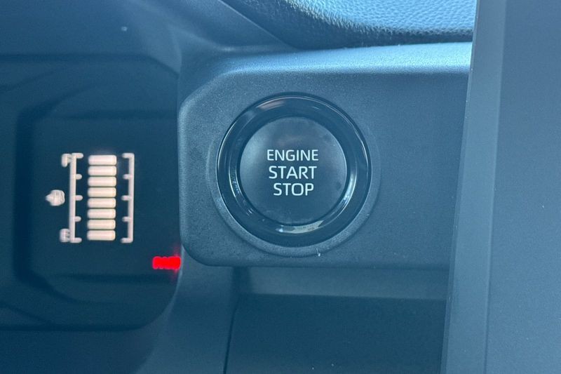Toyota Tacoma 2WD Vehicle Full-screen Gallery Image 20