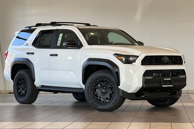 Toyota 4Runner Vehicle Full-screen Gallery Image 02