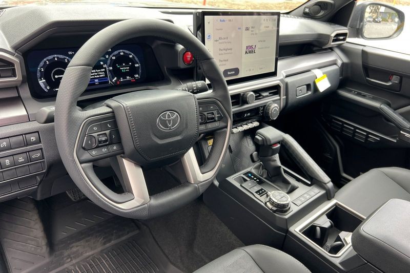 Toyota 4Runner Vehicle Full-screen Gallery Image 08